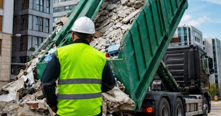 Вывоз строительного мусора в Кунгуре: услуги лицензированной компании — ПроМусор